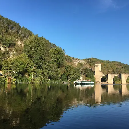 Des Cyprès Hébergement de vacances Constans