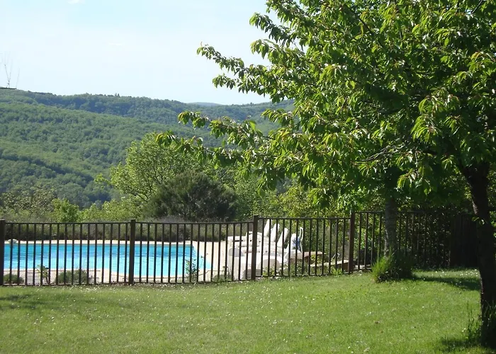 Des Cyprès Hébergement de vacances *