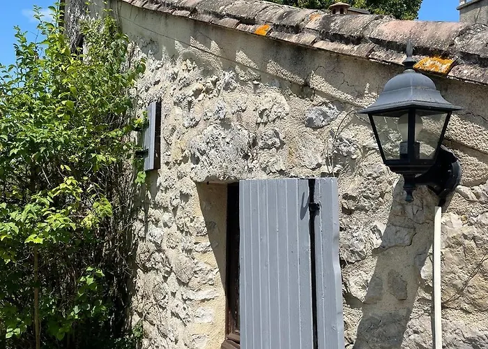 Des Cyprès Hébergement de vacances Constans