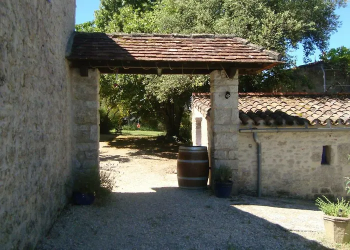 Des Cyprès Constans