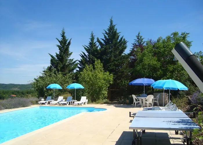 Des Cyprès Hébergement de vacances Constans